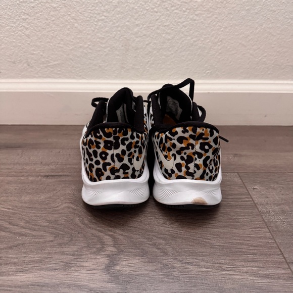 Nike Women’s Running Leopard Print Sneaker Size 9 - Picture 3 of 6